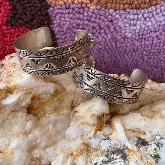 Sterling Silver earrings with southwestern design - Picture 3 of 12